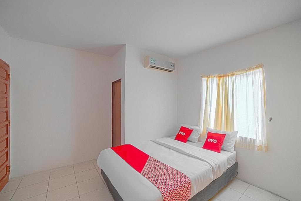 מדאן Oyo 90637 Rumah Ni Karo מראה חיצוני תמונה
